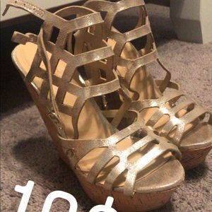 Sparkle gold heels / wedges